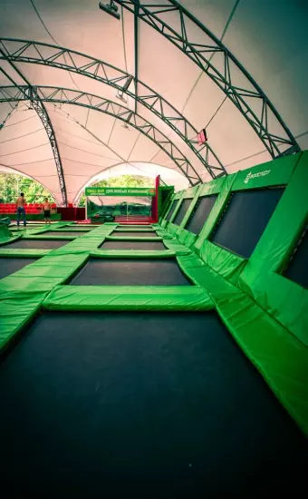 15 наклонных батутов